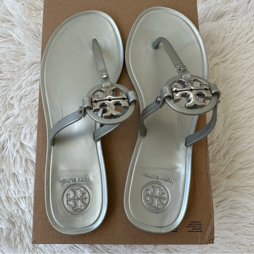 Tory Burch Mini Miller Women’s Metallic Silver Jelly Thong Sandals Size: 5